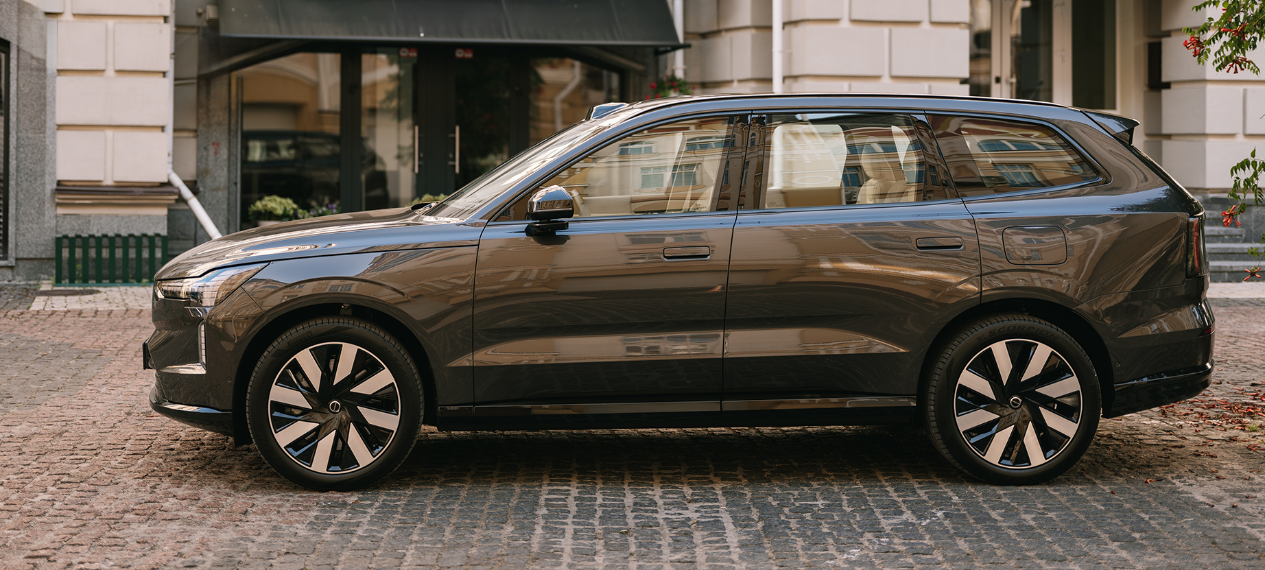 Volvo EX90 та Volvo ES90 стали доступнішими